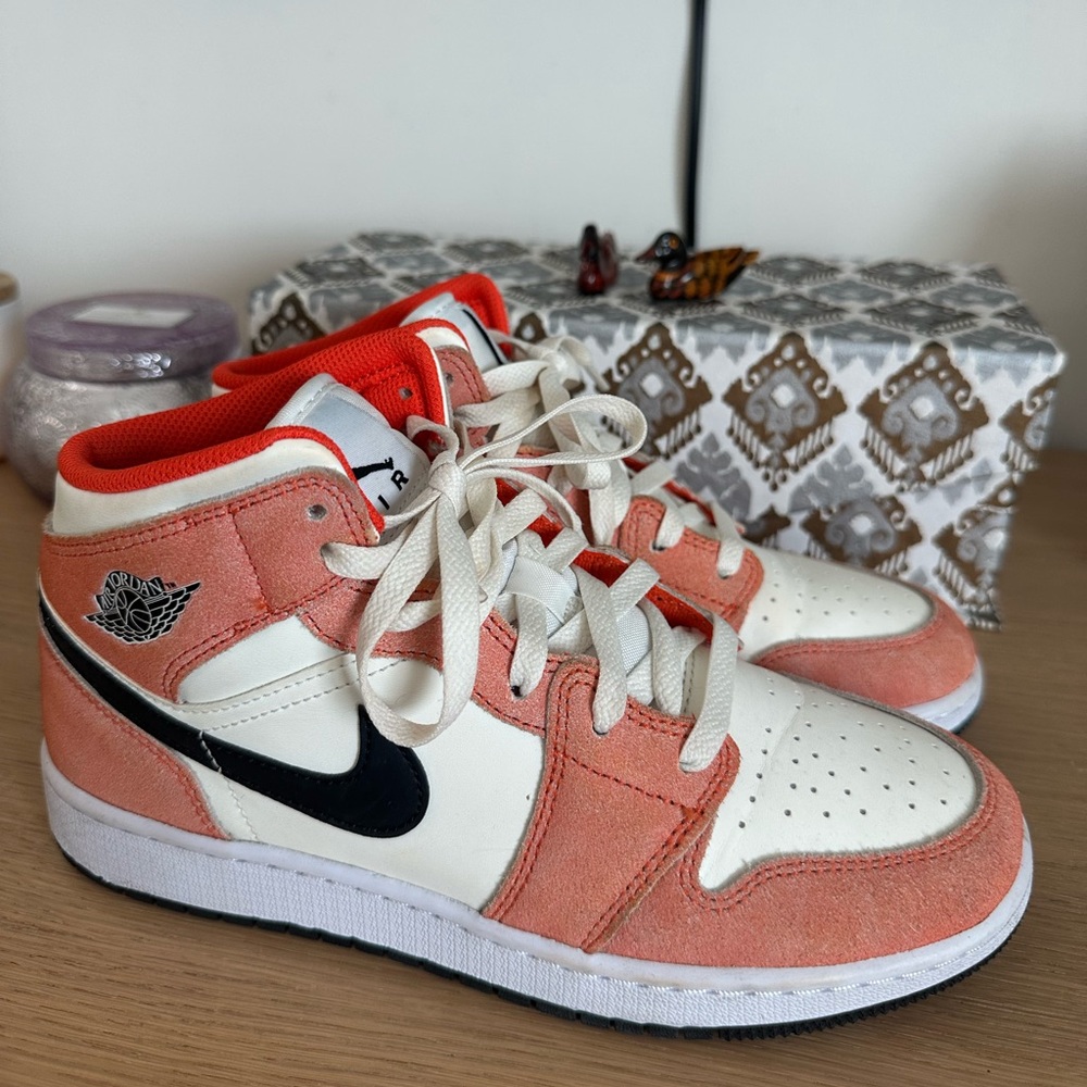 Air Jordan 1 Mid SE